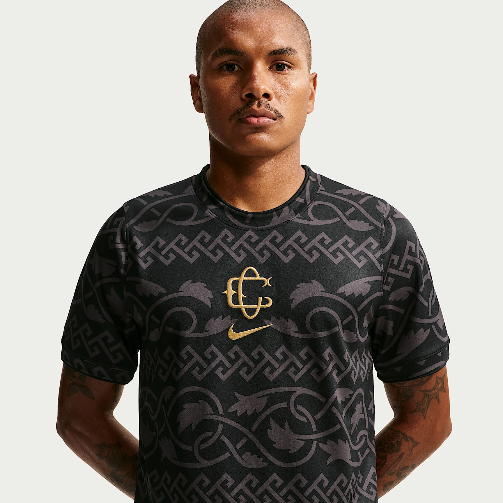 Playera de futbol de manga corta Nike Dri-FIT del C.D. Guadalajara alternativa Pre-Match para hombre