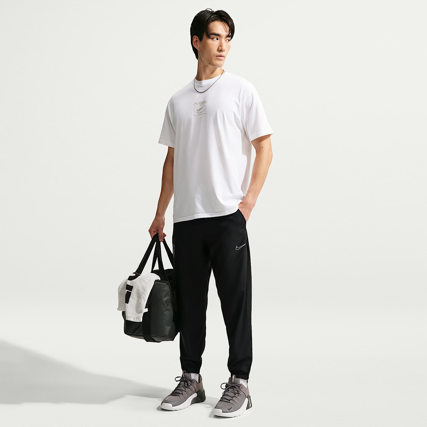 Pants versátiles Dri-FIT de pierna entallada para hombre Nike Form