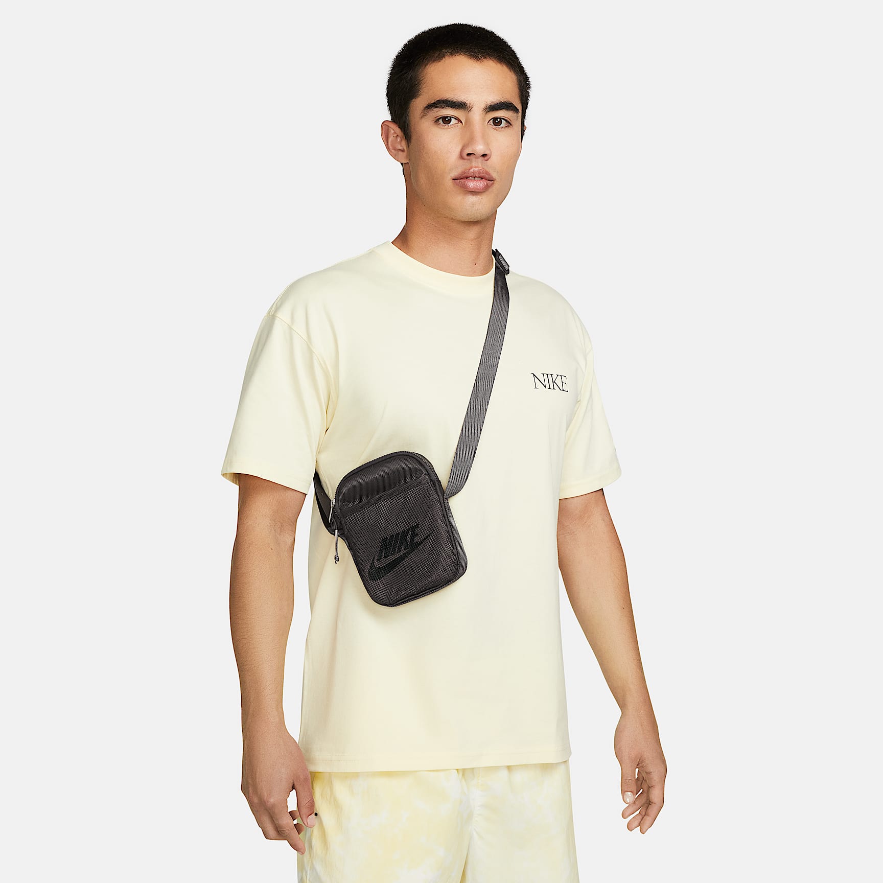 Nike Heritage 斜背包 (小型，1 公升)