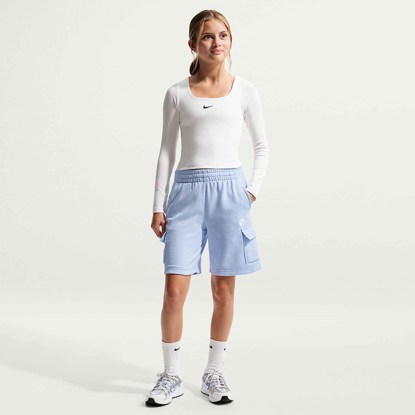 Nike Sportswear Club Older Kids' French Terry Cargo Shorts