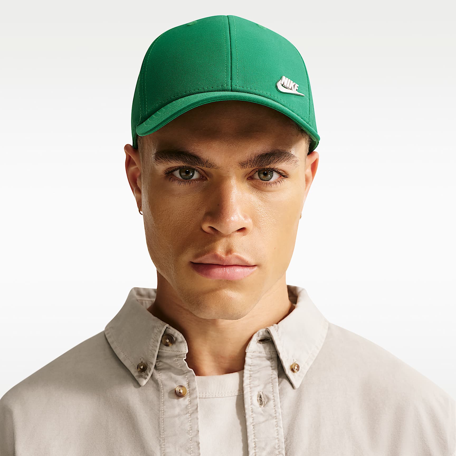 Gorra con logotipo de metal y estructura Nike Dri-FIT Club
