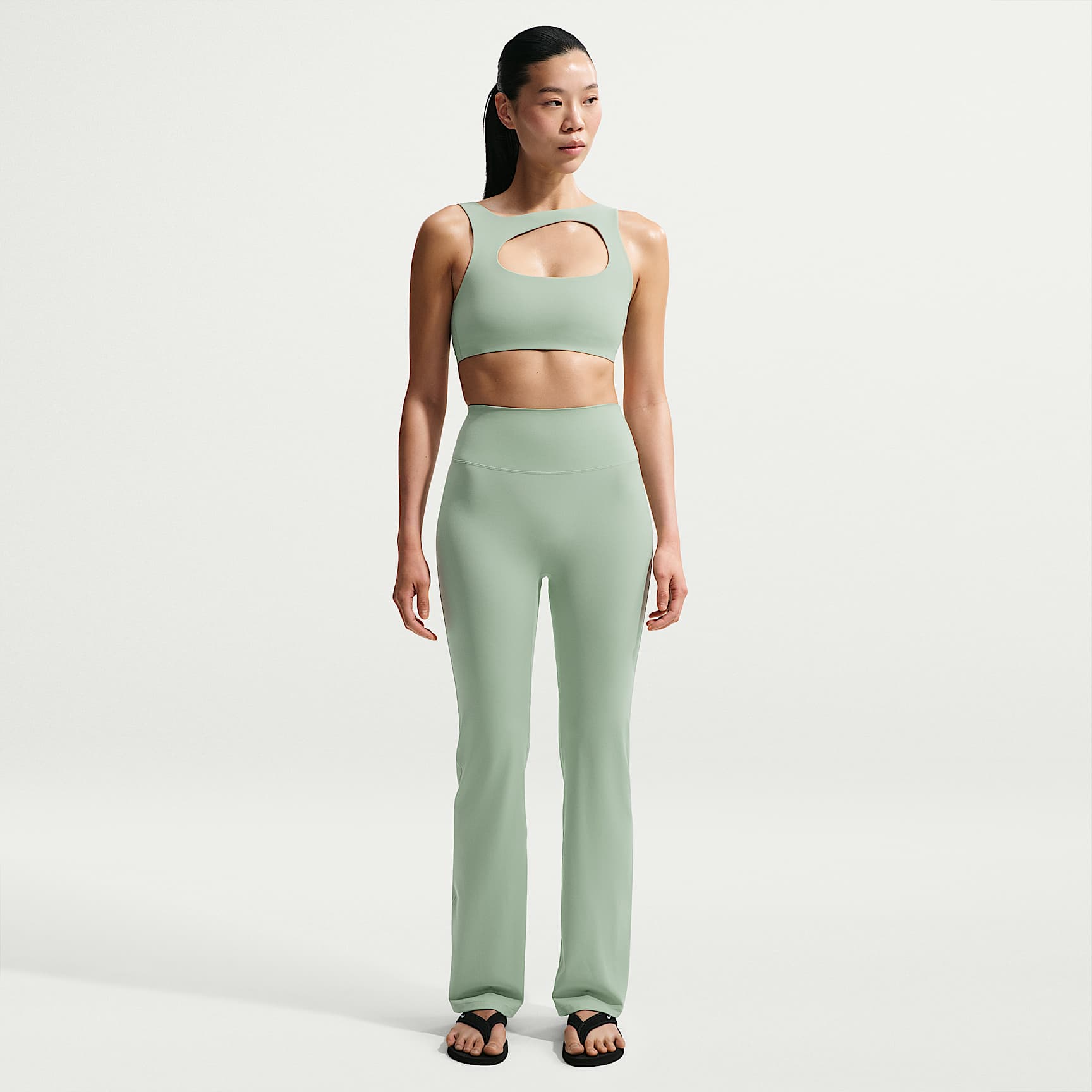 나이키 젠비 여성 하이웨이스트 플레어 노 프론트 심 레깅스