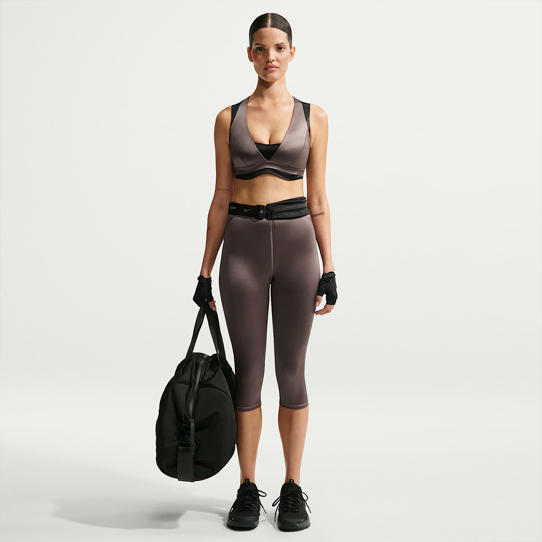 Leggings de tiro alto de 43 cm con cordón de ajuste para mujer NikeSKIMS Satin Shine
