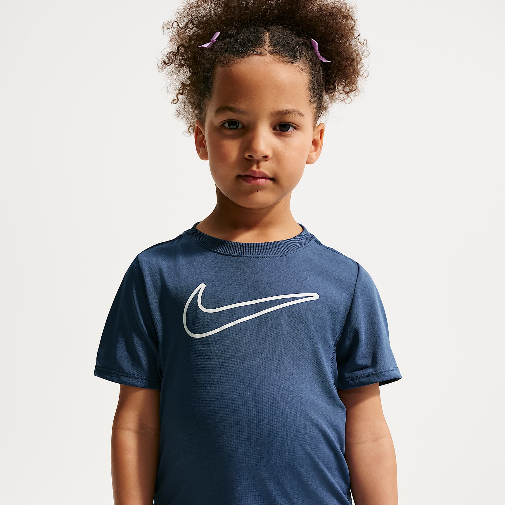 Playera con gráfico para niños talla pequeña Nike Dri-FIT
