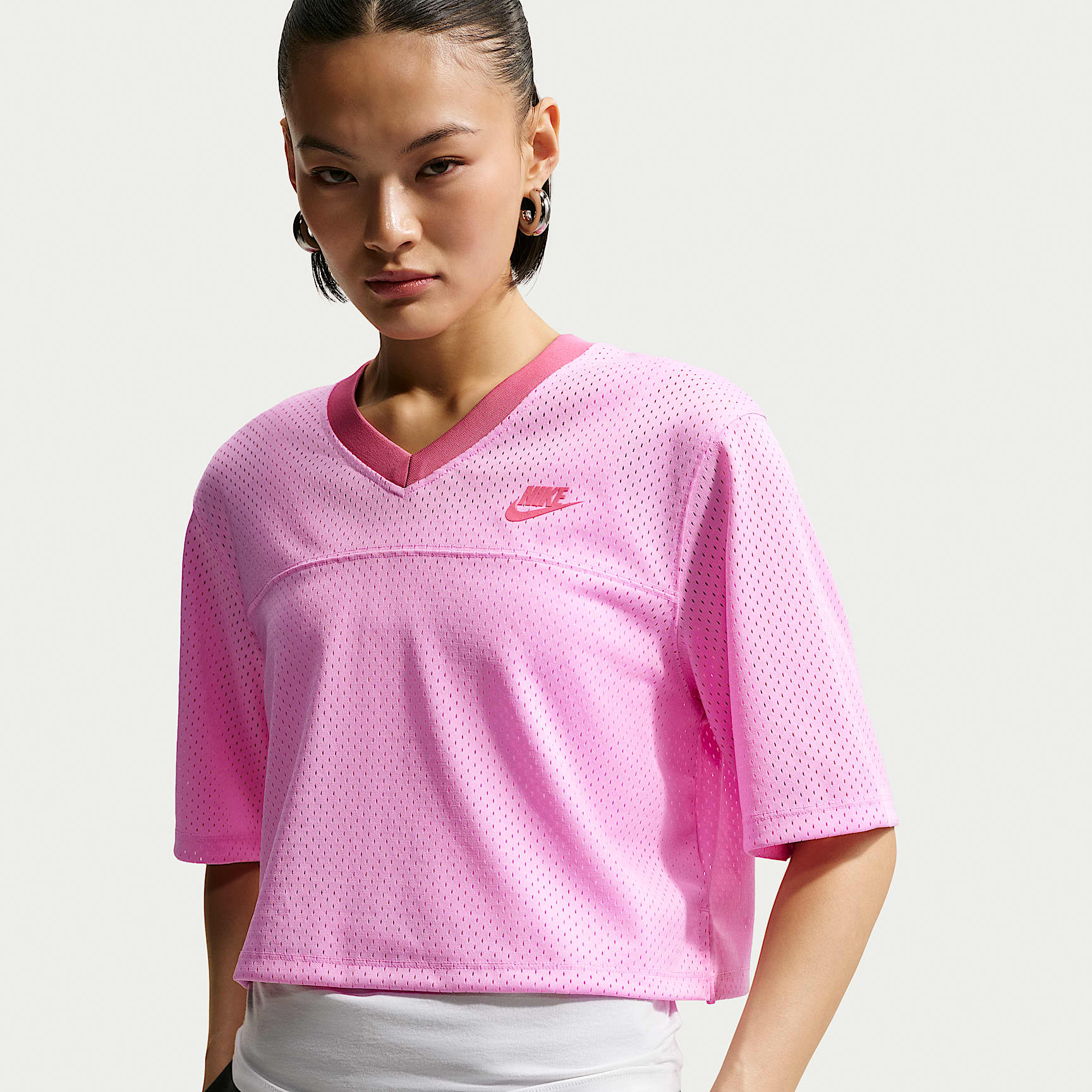 เสื้อแข่งผ้าตาข่ายเอวลอยทรงโอเวอร์ไซส์ผู้หญิง Heritage Nike Sportswear