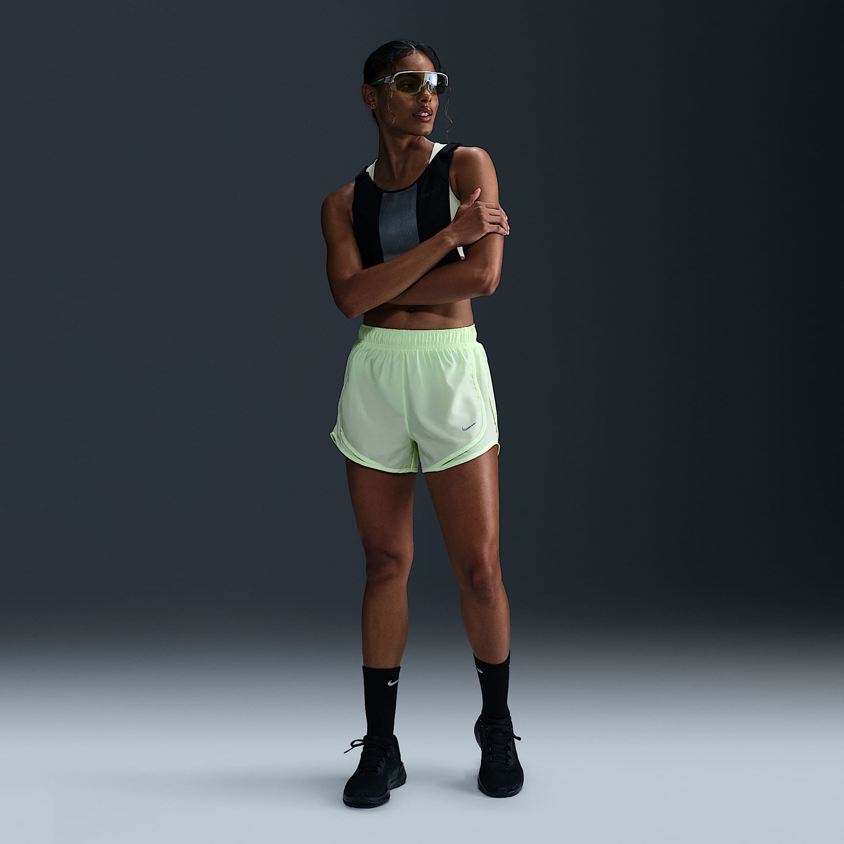 Shorts de correr Dri-FIT de tiro medio con forro de ropa interior para mujer Nike Tempo