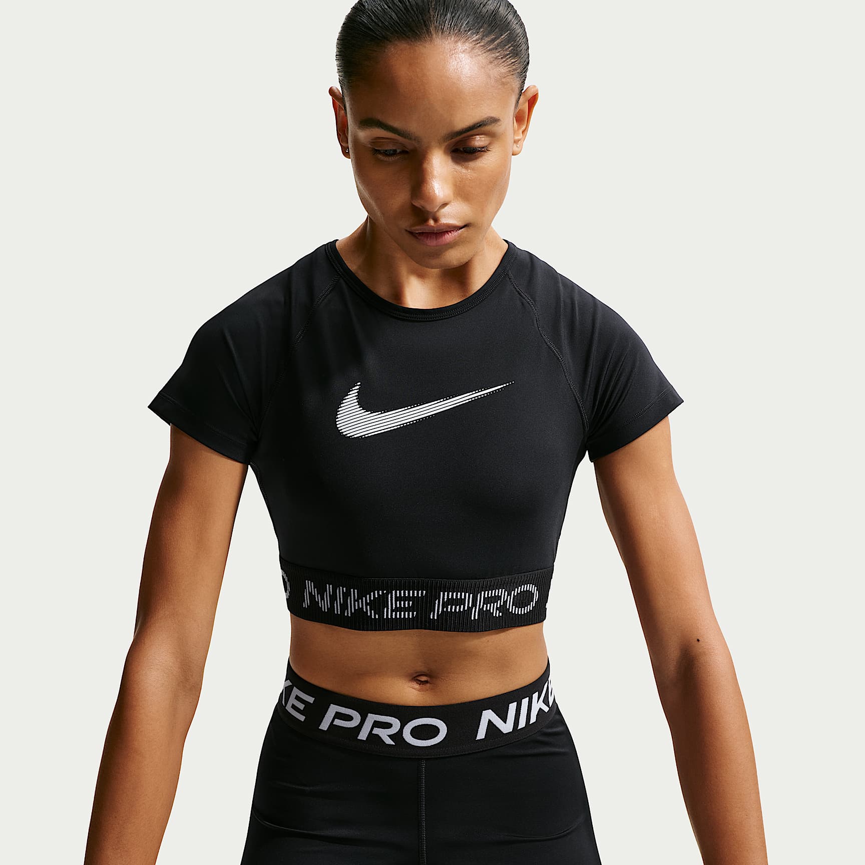 Nike Pro Women's Dri-FIT Short-Sleeve Cropped Graphic Top