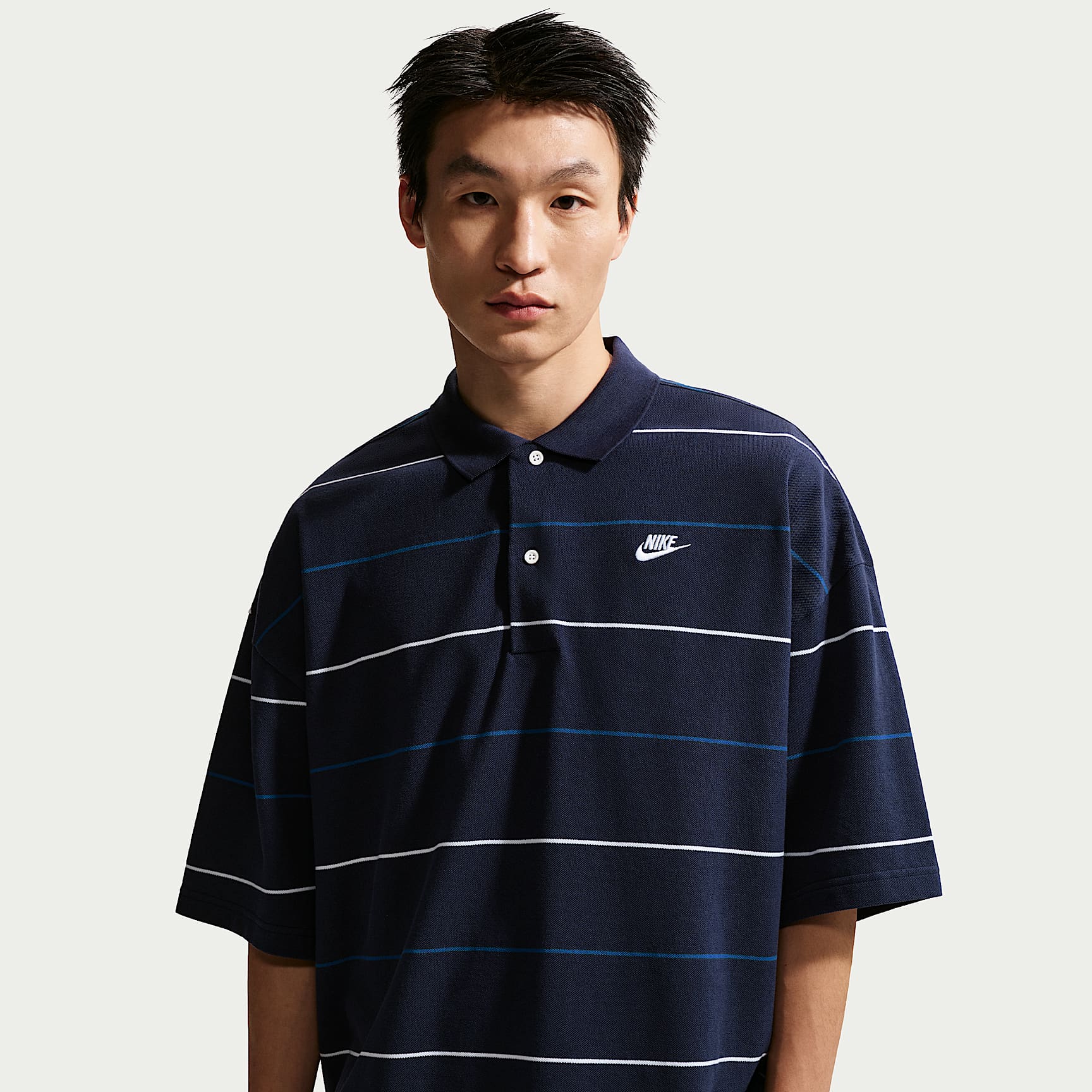 เสื้อโปโลลายทางขนาดโอเวอร์ไซส์ผู้ชาย Nike Sportswear Club