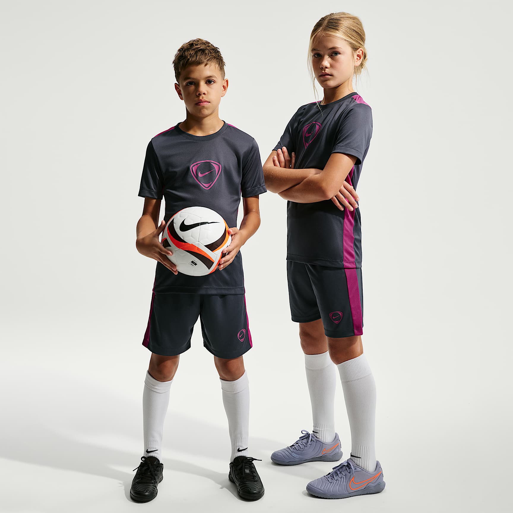 Nike Academy+ Older Kids' Dri-FIT Football Shorts