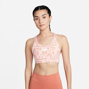 สปอร์ตบราผู้หญิงซัพพอร์ตระดับกลางแบบสายเส้นเล็กเสริมฟองน้ำพิมพ์ลาย Nike Swoosh Icon Clash