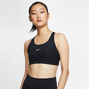 สปอร์ตบราผู้หญิงซัพพอร์ตระดับกลางมีแผ่นฟองน้ำ 1 ชิ้น Nike Swoosh