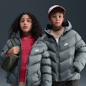 Puffer τζάκετ Therma-FIT σε ριχτή γραμμή Nike Sportswear All Day Play για μεγάλα παιδιά