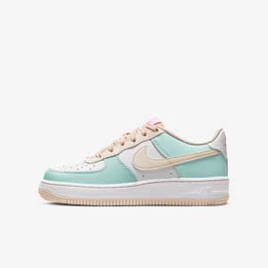 Nike Air Force 1 Older Kids' Shoes