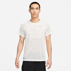 Nike Dri-FIT ADV Run Division TechKnit Men's Short-Sleeve Running Top