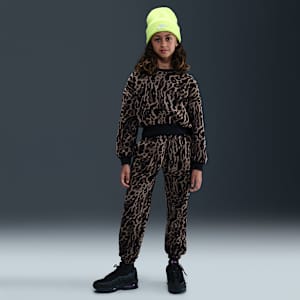 Sudadera con cuello redondo y estampado de Boxy para niña talla grande Nike Sportswear Club Fleece
