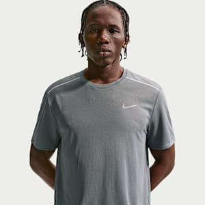 Playera de correr de manga corta Nike Miler Dri-FIT con protección contra los rayos UV para hombre