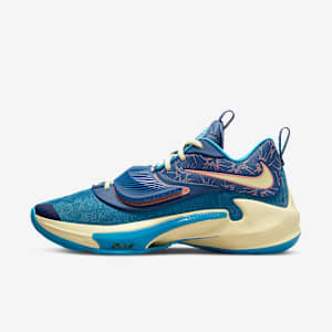 Freak 3 Basketball Shoes