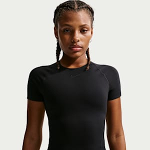 Playera de manga corta Dri-FIT para mujer Nike Universa