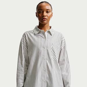 Playera de manga larga de tejido Woven a rayas oversized para mujer Nike Sportswear Chill Poplin