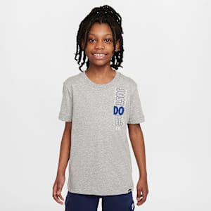 Chelsea F.C. Older Kids' Nike Football T-Shirt