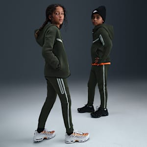 Nike Sportswear Tech Fleece joggingbroek met accenten met reflecterend design voor kids