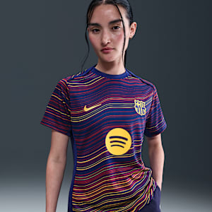 FC Barcelona Academy Pro hazai Nike Dri-FIT mérkőzés előtti, rövid ujjú női futballfelső