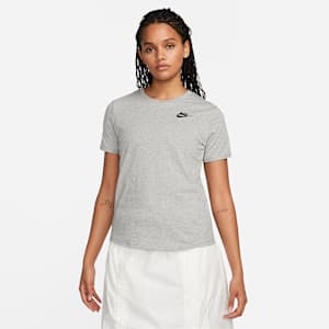 Nike Sportswear Club Essentials Damen-T-Shirt