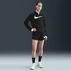 Nike One Swoosh Lockere Laufshorts mit Innenslip, mittelhohem Bund und Dri-FIT-Technologie (Damen, ca. 8 cm)