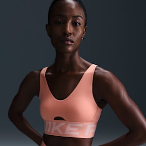 Nike Pro Indy Plunge közepes tartást adó, párnázott női sportmelltartó