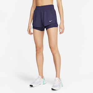 กางเกงขาสั้น 2-in-1 เอวปานกลาง 3 นิ้วผู้หญิง Nike Dri-FIT One