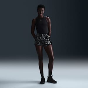 Shorts Dri-FIT estampados con forro de ropa interior para mujer Nike One