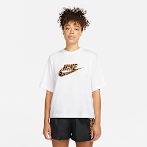 เสื้อยืดผู้หญิงทรงหลวม Nike Sportswear