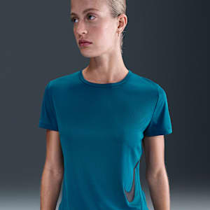 Playera de correr de manga corta Dri-FIT para mujer Nike Tempo Swoosh Run