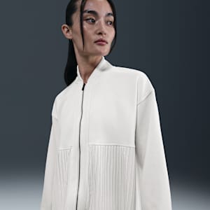 เสื้อแจ็คเก็ตจับจีบผู้หญิง Nike Sportswear