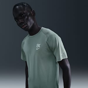 Pánské běžecké tričko Nike Stride „Eliud Kipchoge“ Dri-FIT ADV s krátkým rukávem