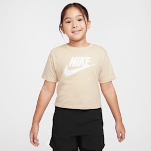 Playera de corte cuadrado para niños talla pequeña Nike Club