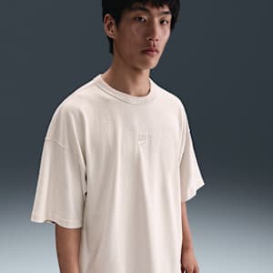 เสื้อยืดผู้ชายขนาดโอเวอร์ไซส์ Nike Sportswear Premium Essentials