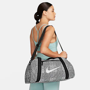 กระเป๋าดัฟเฟิลลายเพลด Nike Gym Club (24 ล.)