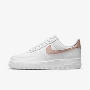 รองเท้าผู้หญิง Nike Air Force 1 '07