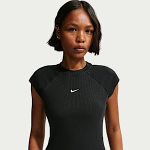 Playera de manga corta de tela de canalé ajustada para mujer Nike Sportswear Chill Knit
