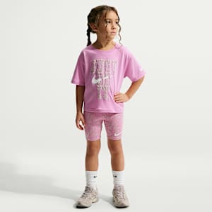 Conjunto de dos piezas de shorts de ciclismo para niños talla pequeña Nike Lace It Up