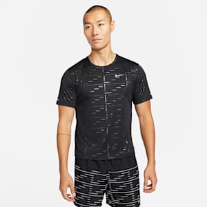 เสื้อวิ่งแขนสั้นผู้ชายลายปั๊มนูน Nike Dri-FIT UV Run Division Miler
