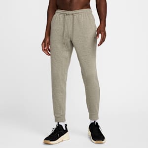 Joggers de alto rendimiento Dri-FIT con protección UV para hombre Nike Primary Fleece