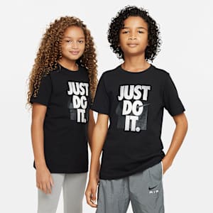 Nike Sportswear Older Kids' T-Shirt