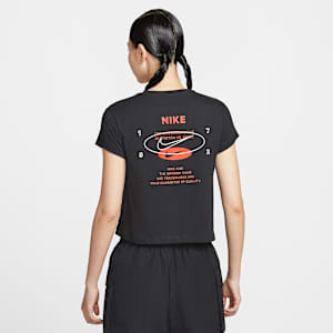 เสื้อยืดผู้หญิงมีกราฟิก Nike Sportswear