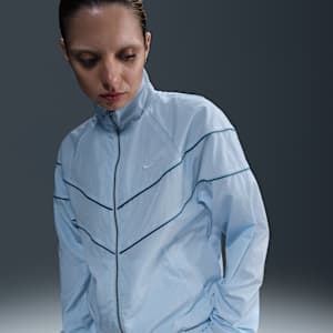 Chamarra de tejido Woven holgada de cierre completo con protección UV para mujer Nike Windrunner