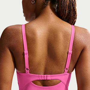 Traje de baño de una pieza con cuello en V Nike Swim Essential para mujer