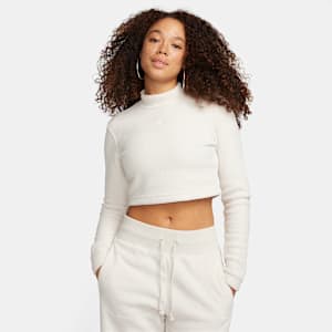 Playera de tejido Fleece cálida de cuello alto y manga larga de corte slim para mujer Nike Sportswear Phoenix Plush
