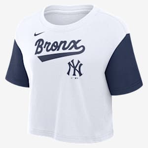 Playera Nike Dri-FIT de la MLB cropped para mujer New York Yankees Script