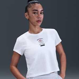 Nike Club Women's Cropped T-Shirt